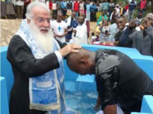 Φωτογραφία για Ο γιος του πρωθυπουργού της Κένυας βαπτίστηκε Ορθόδοξος Χριστιανός. Να τον καταδικάσει αμέσως η Ρεπούση!