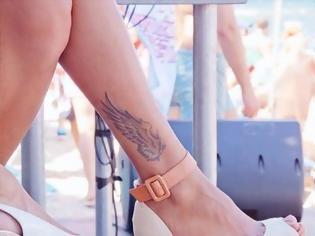Φωτογραφία για Ποια σέξι τραγουδίστρια...χτύπησε αυτό το tatoo;