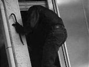 Φωτογραφία για Έριξε μπουνιά στον διαρρήκτη και τον έκανε να το βάλει στα πόδια...