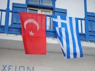 Φωτογραφία για Σοκ στη Σκόπελο από την εικόνα την τούρκικης σημαίας υψωμένης στο δημαρχείο