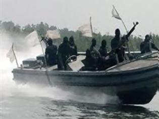 Φωτογραφία για Πειρατές επιτέθηκαν σε πλοία στα ανοιχτά του Δέλτα του Νίγηρα - Σκότωσαν 2 ναυτικούς και απήγαγαν 4 εργάτες!!! (Προλετάριοι όλων των χωρών ενωθείτε...)