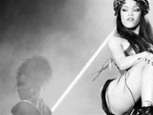 Φωτογραφία για Η Rihanna μάς «συστήνει» τα πόδια της