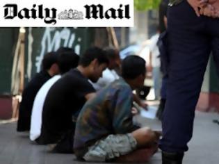 Φωτογραφία για Daily Mail: Η Ελλάδα απαλλάσσεται από τους παράνομους μετανάστες