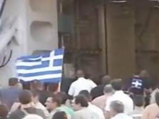 Φωτογραφία για VIDEO: Επεισόδια στο λιμάνι κατα τη μεταφορά του Πακιστανού