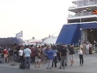 Φωτογραφία για Βίαιη υποδοχή του Πακιστανού από Χρυσαυγίτες - Απόσπασμα από την απολογία του [video]