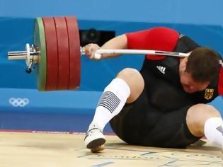 Φωτογραφία για Έπεσαν 192 κιλά στο κεφάλι Γερμανού αρσιβαρίστα! [video]