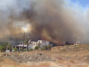 Φωτογραφία για ΣΥΜΒΑΙΝΕΙ ΤΩΡΑ: Εκκενώθηκε ξενοδοχείο στη Κω από τη μεγάλη φωτιά