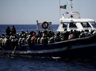 Φωτογραφία για Ιταλία: Ρυμουλκήθηκε αλιευτικό με πρόσφυγες