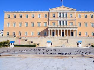 Φωτογραφία για Μια ιστορία καθημερινής τρέλας για το ελληνικό Δημόσιο