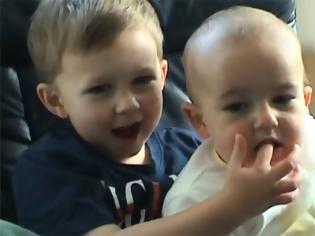Φωτογραφία για VIDEO: Δείτε πως είναι σήμερα τα μωρά που έβγαλαν 100.000 ευρώ από το YouTube!