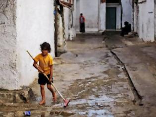 Φωτογραφία για Δίνουν μέρος του εισοδήματός τους για καθαρό νερό στη Γάζα