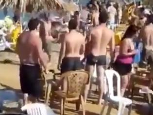 Φωτογραφία για ΑΠΙΣΤΕΥΤΟ VIDEO: Ξύλο και των...λουομένων σε παραλία