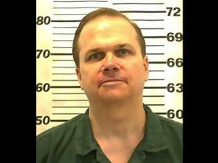 Φωτογραφία για Επιμένει στο αίτημα αποφυλάκισής του ο δολοφόνος του Τζον Λένον