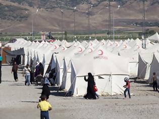 Φωτογραφία για Νταβούτογλου: Η Τουρκία δεν μπορεί να δεχθεί στο έδαφός της πάνω από 100.000 Σύρους πρόσφυγες