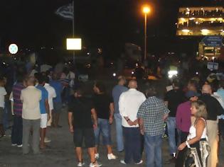 Φωτογραφία για Πάνω από εκατό Παριανοί στο Λιμάνι ενάντια στην λαθρομετανάστευση και την εγκληματικότητα.
