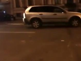 Φωτογραφία για Δείτε τι παθαίνει όποιος παρκάρει όπου βρει! [Video]