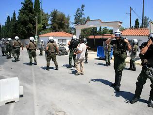 Φωτογραφία για Σε «εμπόλεμη κατάσταση» η Κόρινθος λόγω του κέντρου κράτησης μεταναστών