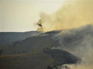 Φωτογραφία για Μάχη για να μην απειληθούν σπίτια στην Αρκίτσα - Περιορίζεται η φωτιά στην Κύμη