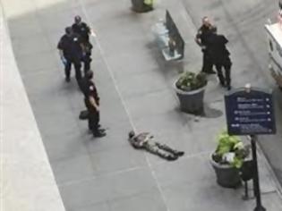 Φωτογραφία για Από σφαίρες αστυνομικών οι τραυματίες έξω από το Empire State Building