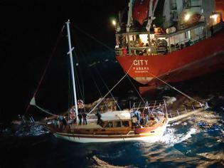 Φωτογραφία για Για να αποφύγουν τη σύλληψη... έπεσαν στη θάλασσα