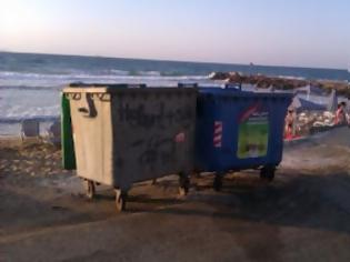 Φωτογραφία για Πάτρα: Πέταξαν κάδους γεμάτους με σκουπίδια στη θάλασσα!