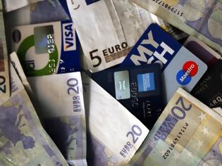 Φωτογραφία για Μόνο με κάρτα οι αγορές πάνω από 300 ευρώ!