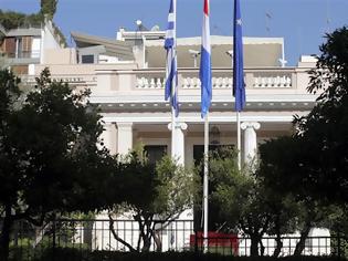 Φωτογραφία για Κατατέθηκε το νομοσχέδιο που μειώνει τις απολαβές των πολιτικών