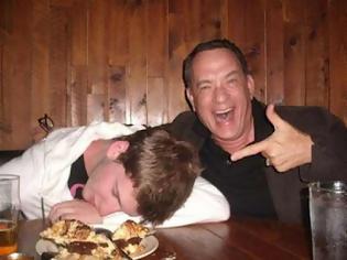 Φωτογραφία για Όταν ο Tom Hanks συναντάει έναν θαυμαστή…