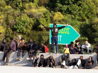 Φωτογραφία για Το “Δουβλίνο ΙΙΙ” μας στέλνει ακόμα περισσότερους λαθρομετανάστες... Παρακαλάει το ΣΥΡΙΖΑ ο Δένδιας να συμπλεύσει μαζί του ώστε να αλλάξει το περιεχόμενο της συμφωνίας.