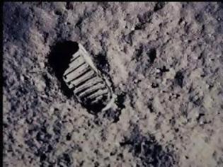 Φωτογραφία για ΔΕΙΤΕ: Αν ο πρώτος άνθρωπος στη Σελήνη ήταν Έλληνας