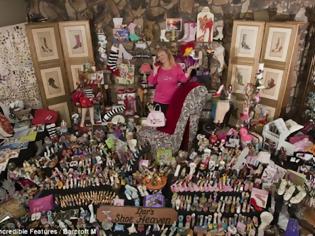 Φωτογραφία για Έχει συλλογή με 16.400 παπούτσια!