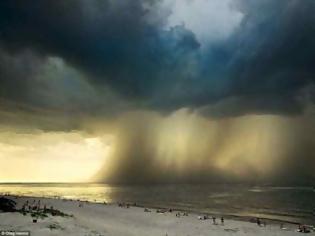 Φωτογραφία για Εκπληκτικές φωτογραφίες από καταιγίδα σε παραλία της Ρωσίας!!!