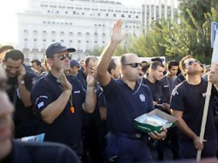 Φωτογραφία για Στους δρόμους οι ένστολοι για τις περικοπές στα ειδικά μισθολόγια