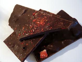 Φωτογραφία για Η σοκολάτα προσταυτεύει τους άνδρες από το εγκεφαλικό