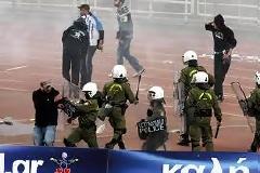 Προσαγωγές και τραυματισμοί έξω από το ΟΑΚΑ