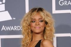 H Rihanna ετοιμάζει τη δική της συλλογή ρούχων