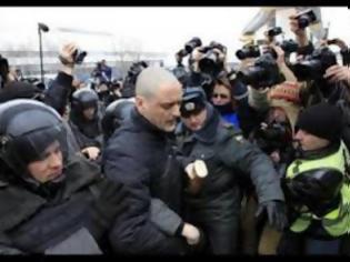 Φωτογραφία για Επεισόδια έξω από το κανάλι NTV στη Μόσχα