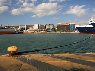 Φωτογραφία για ΝΕΚΡΟΣ Ο ΟΔΗΓΟΣ ΤΟΥ ΙΧ ΠΟΥ ΕΠΕΣΕ ΣΤΟ ΛΙΜΑΝΙ ΤΟΥ ΠΕΙΡΑΙΑ (VIDEO)