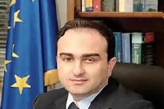 ΤΟΥΣ ΠΑΡΑΜΥΘΙΑΖΕΙ ΓΙΑ ΑΥΞΗΣΕΙΣ!