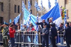 Στήνουν κιγκλιδώματα στις παρελάσεις!
