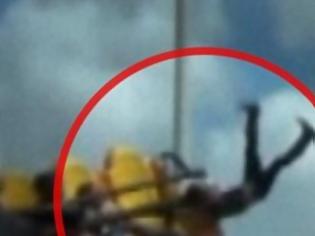 Φωτογραφία για ΣΟΚΑΡΙΣΤΙΚΟ VIDEO: Τρίχρονο κοριτσάκι έπεσε από τρενάκι αναψυχής!