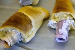 Γαλλικά κρουασάν με γέμιση… μαύρο χρήμα!