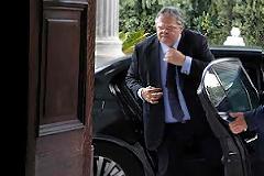 Τους αποχαιρέτησε...