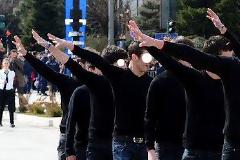 Παρελάσεις με… σωματικούς ελέγχους!