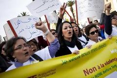 Μαρόκο: Οργή για τον νόμο που επιτρέπει στον βιαστή να νυμφεύεται το θύμα του...