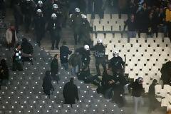 Έμπαιναν ανενόχλητοι στο γήπεδο!