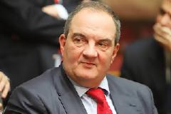 «Μύλο» τους έκανε ο Καραμανλής