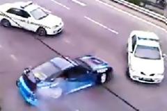VIDEO:Ένας drifter ρεζιλεύει 3 περιπολικά της αστυνομίας!