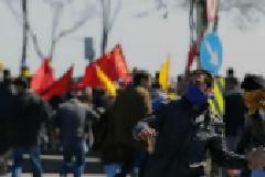Με πολύ ξύλο η κουρδική πρωτοχρονιά στην Τουρκία (βίντεο)