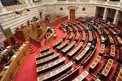 Πέντε διαγραφέντες βουλευτές του ΠAΣΟΚ και επτά της ΝΔ ψήφισαν τη νέα δανειακή σύμβαση